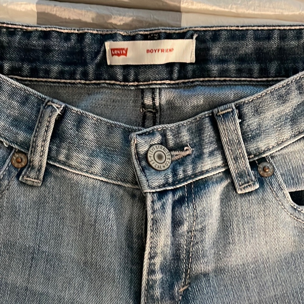 Excellent Condition Light Wash Skinny Jeans with Holes